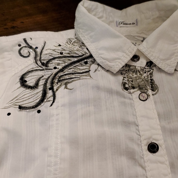 Women's Roar Button Down - Picture 4 of 9